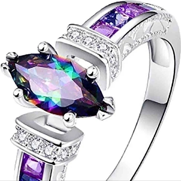 Jewelry - Women's Topaz Silver ring